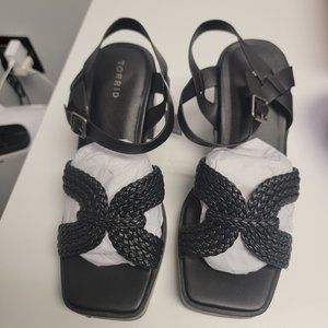 Crisscross Platform Heel Sandal (WW) - BLACK